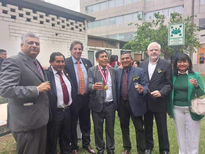 Asistiendo a eventos  culturales relacionados con el Pisco